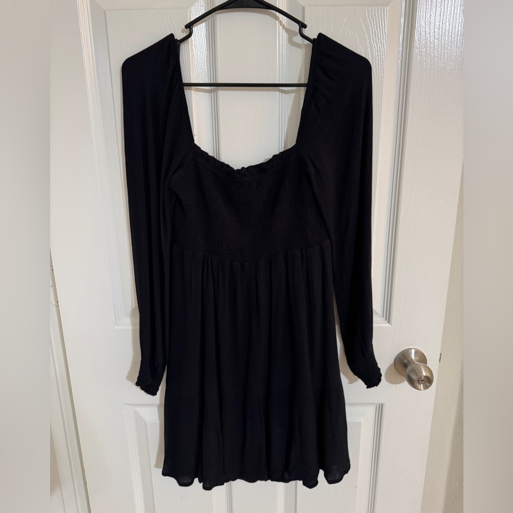 Abercrombie & Fitch Black Long-Sleeve Square Neck Dress